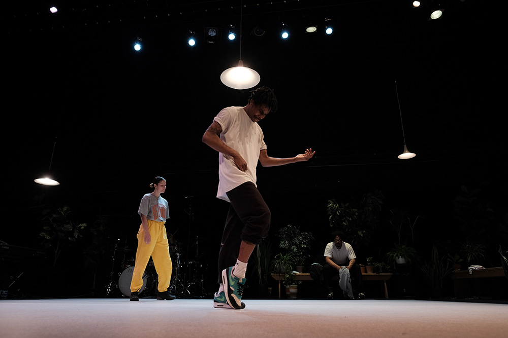 MonTheatre au <a href="/FTAMontreal/">Festival TransAmériques</a> 
à lire, critique de "Un temps pour tout"
bit.ly/3x3h1gz
#critique #critiquedanse #FTA2021 #artsvivants #festival