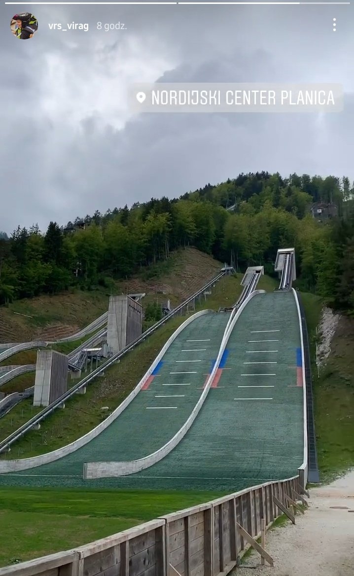 SkiJumpGirl_PL's tweet photo. Robi się niezły tłum w #Planica / #Słowenia 🇸🇮
Virag #Voros 🇭🇺 Reprezentacja Kobiet z Kanady 🇨🇦 Reprezentacja Kobiet z Polski 🇵🇱 oraz Reprezentacja Panów z Czech 🇨🇿
#skijumpingfamily https://t.co/7op5wj4iBY