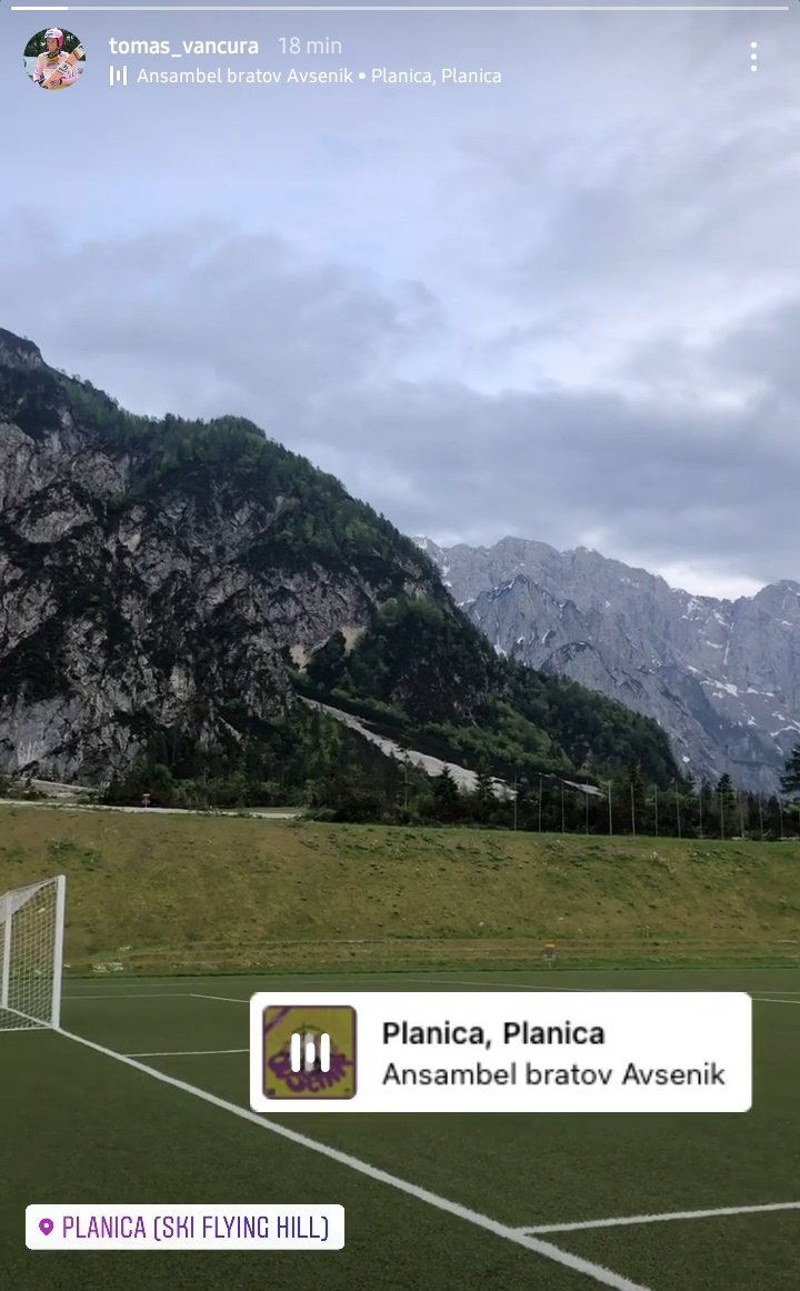 SkiJumpGirl_PL's tweet photo. Robi się niezły tłum w #Planica / #Słowenia 🇸🇮
Virag #Voros 🇭🇺 Reprezentacja Kobiet z Kanady 🇨🇦 Reprezentacja Kobiet z Polski 🇵🇱 oraz Reprezentacja Panów z Czech 🇨🇿
#skijumpingfamily https://t.co/7op5wj4iBY