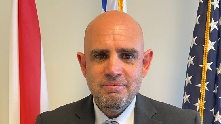 IsraelinMiami's tweet photo. Welcome to our new Acting Consul General Maor Elbaz-Starinsky! A career diplomat since 2006, he will be building partnerships and coalitions for Israel with the people and governments of Florida, Kansa, Missouri, and Puerto Rico. 

#IsraelinMiami https://t.co/NVwQJTYlBZ
