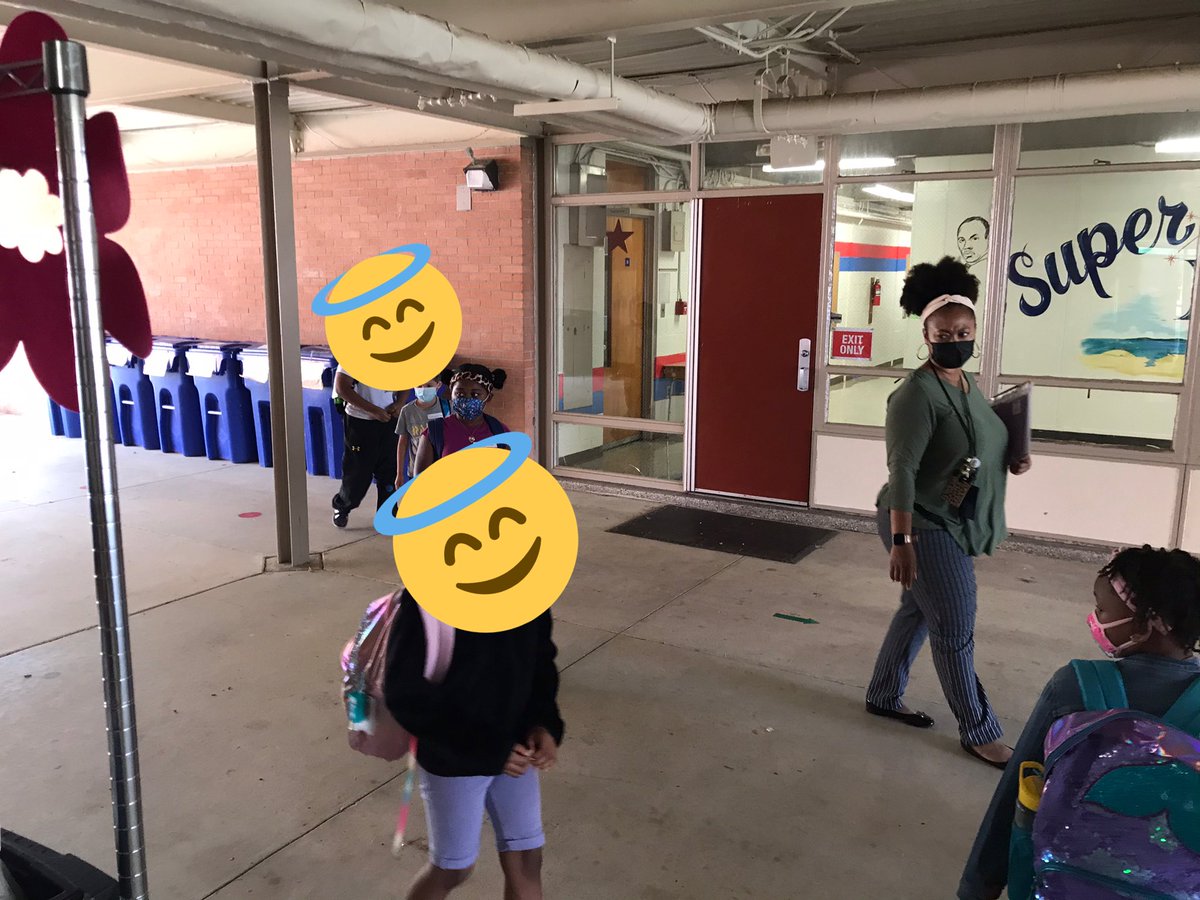 advocate_1's tweet image. #FantasticFirstDay @BrentwoodSoars #CCSRise2021! Way to go scholars!🤩🎉🥳🎊 #HappiestPlace @SoudersAP @CCSElemEd @CumberlandCoSch