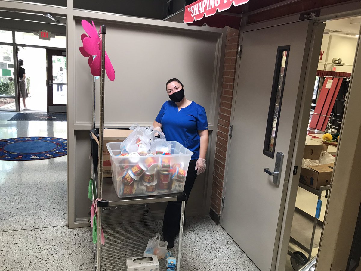 advocate_1's tweet image. #FantasticFirstDay @BrentwoodSoars #CCSRise2021! Way to go scholars!🤩🎉🥳🎊 #HappiestPlace @SoudersAP @CCSElemEd @CumberlandCoSch