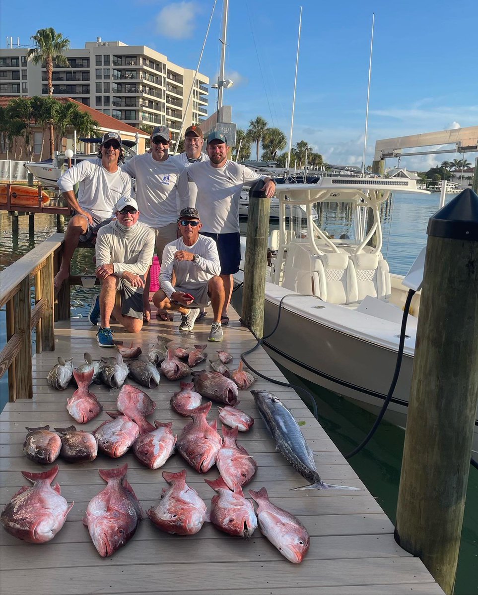 JupiterMarine's tweet photo. And that's how you break in a new Jupiter 32. Impressive catches by Jamie Smith and friends. 💪
#Wahoo #Jupiter32 #Sportfish https://t.co/Up5r27qevP