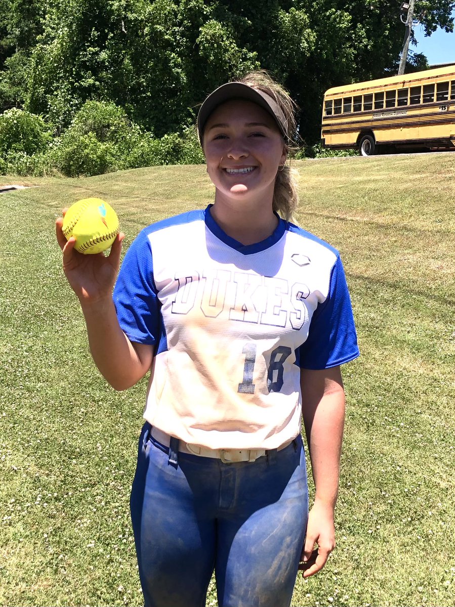 LadyDukes_Gold's tweet photo. Shoutout to out girls who hit a total of two solo home runs our past tournament‼️ @KaiMoney2025 @sssavannah18 https://t.co/aiG4TDaWv7