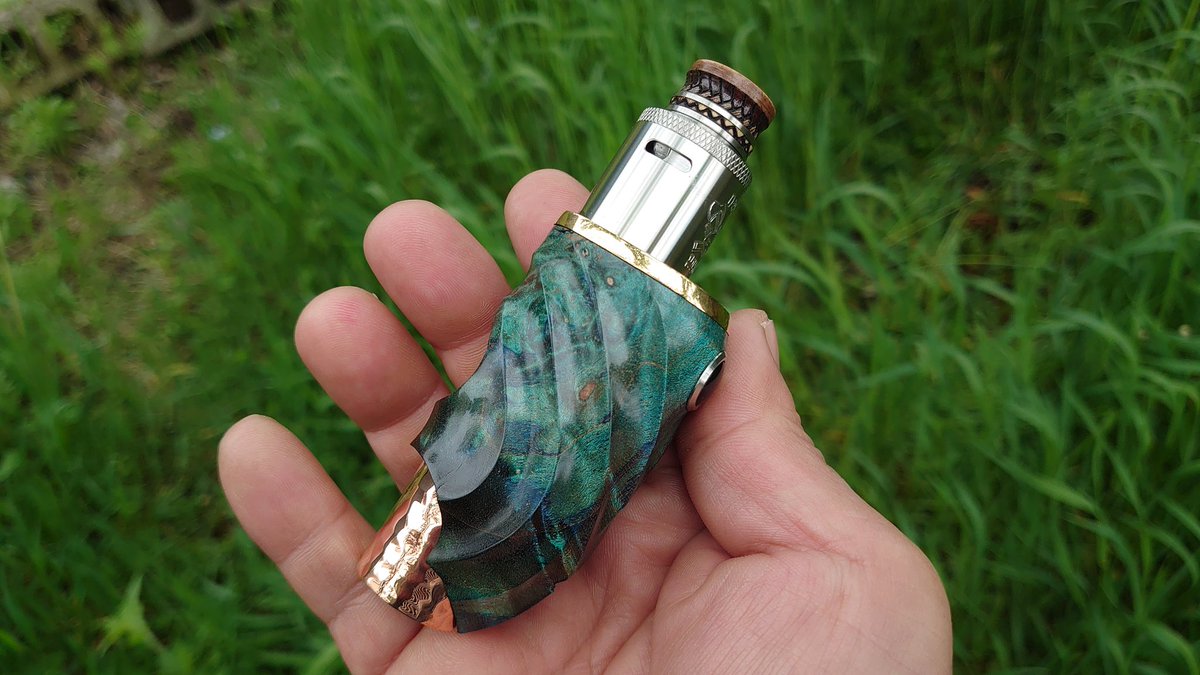 CebrjowHwScHCkj's tweet image. 皆さん、おはよっチェ😆👍今日も宜しくご安全に🙇💦#LKC #Nero V3 Final form mod + #deadrabbitrda + #Gatub クレイドリチ😋💦 #VAPE #vape好きな人と繋がりたい #VAPE好きと繋がりたい #VAPE初心者 #LovePinoyVapingGear #LowkeyCustoms #iamlowkeycustoms #hellvape #GatubCrafts #Stabwood