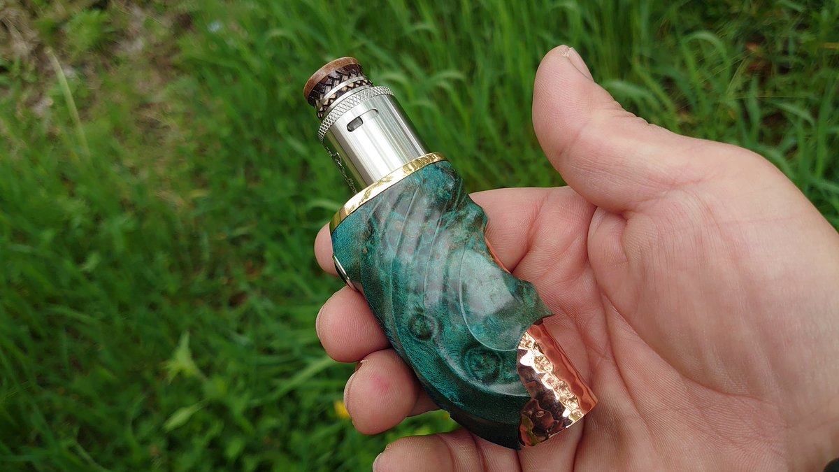 CebrjowHwScHCkj's tweet image. 皆さん、おはよっチェ😆👍今日も宜しくご安全に🙇💦#LKC #Nero V3 Final form mod + #deadrabbitrda + #Gatub クレイドリチ😋💦 #VAPE #vape好きな人と繋がりたい #VAPE好きと繋がりたい #VAPE初心者 #LovePinoyVapingGear #LowkeyCustoms #iamlowkeycustoms #hellvape #GatubCrafts #Stabwood