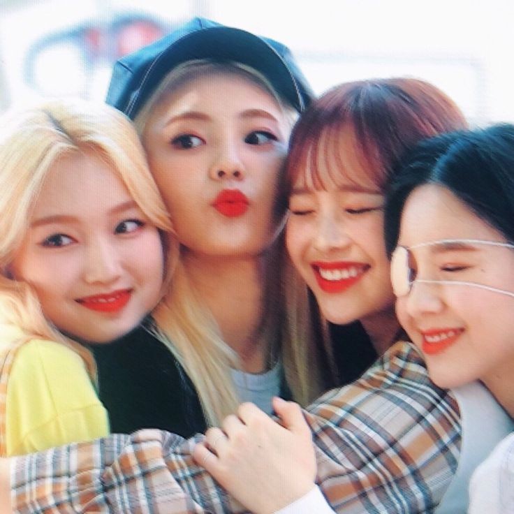 loona tiny pics 🏛️ rt in fixed pls (@loonatiiny) on Twitter photo 