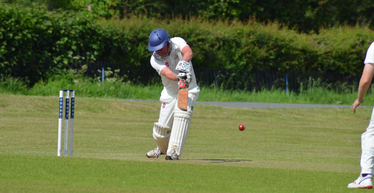 eastcombecc's tweet photo. No better way to spend a sunny sunday than an epic 261 run apiece tie with @RockhamptonRams 5s. Came down to the last ball of the 40th over and a run out after a suicidial 2 attempt.
#hardandfast #lotsofextras #villagecricket https://t.co/wKhDtxGp4b