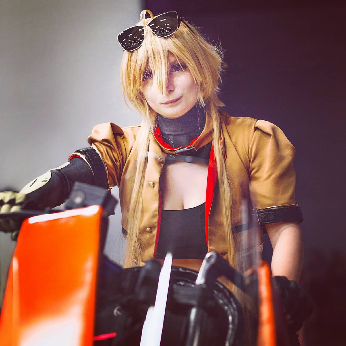 AccentKisses's tweet photo. Rtx 2018 seems so far away now π we did a secret cosplay group of @Dishwasher1910 's RWBY 3.0 designs!
I miss friends
#cosplay #rwby #rwbycosplay #yangxiaolong #rtx2018 https://t.co/WFZc8VrL5n