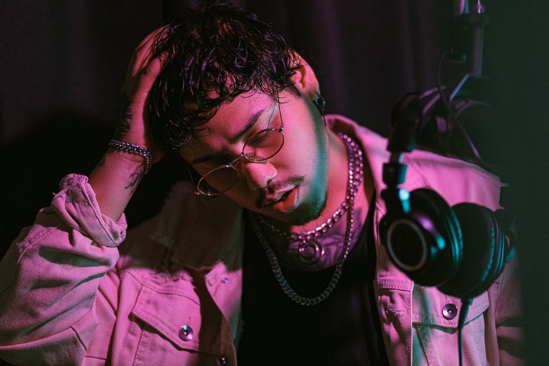 RealSamNicks's tweet photo. Been back in the studio getting that work in ๐ฅ new @BedlamBarrio coming really soon! Photo credit @shotsofcuervo_ ๐ธ #bedlambarrio #samnicks https://t.co/YMnFuvzmxq