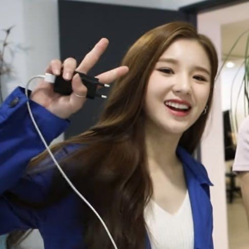 loona tiny pics 🏛️ rt in fixed pls (@loonatiiny) on Twitter photo 