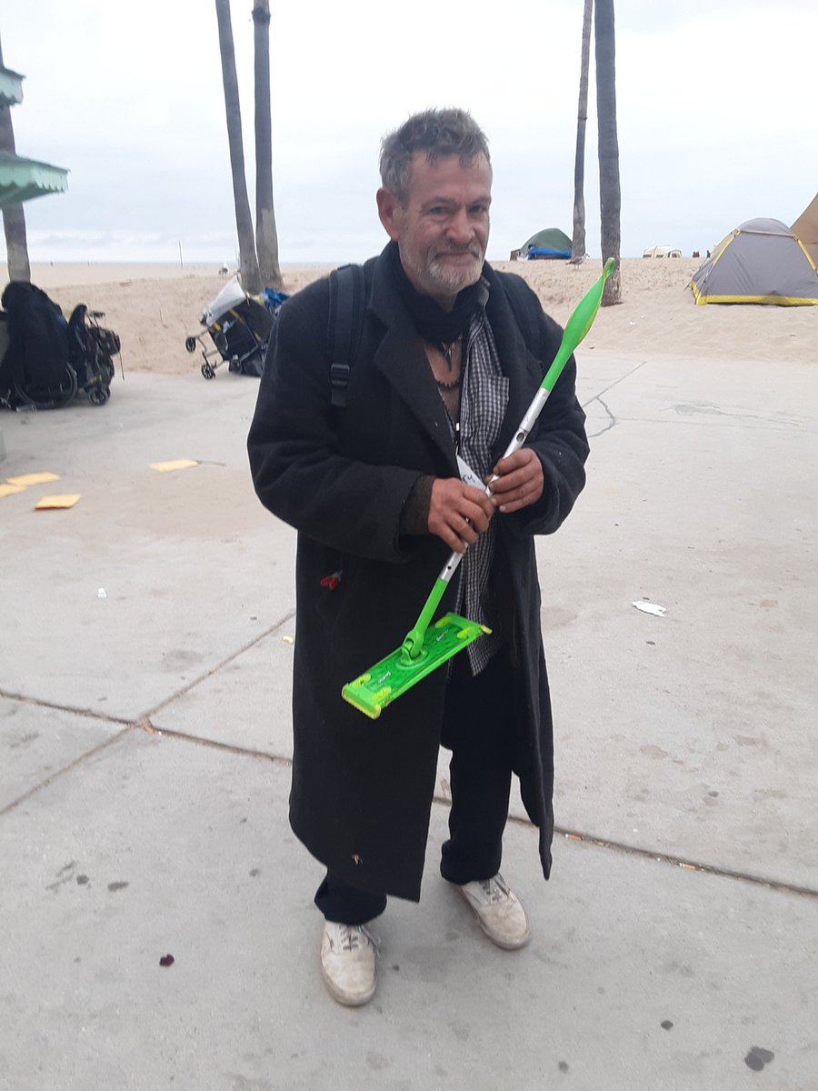 CANoreen's tweet image. I was late to protest pro-criminalizing-the-vulnerable mayoral candidate @JoeBuscaino &amp;amp; took only one photo today. I know I gotta step it up, but Bill made a flute from a Swifer &amp;amp; plays pop songs. I want a mayor who grasps the brilliance of the ppl this City wants to swifer away.