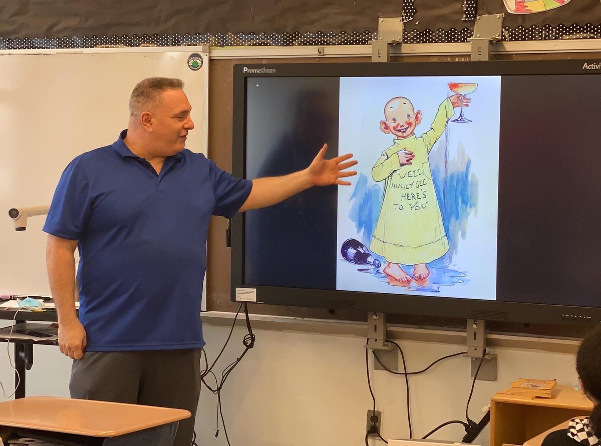 PS304X's tweet photo. The history of comics and its relationship to graphic novels! #everylearnereveryday #leadersinourlearning #beyondblended https://t.co/J9U5uDhLva