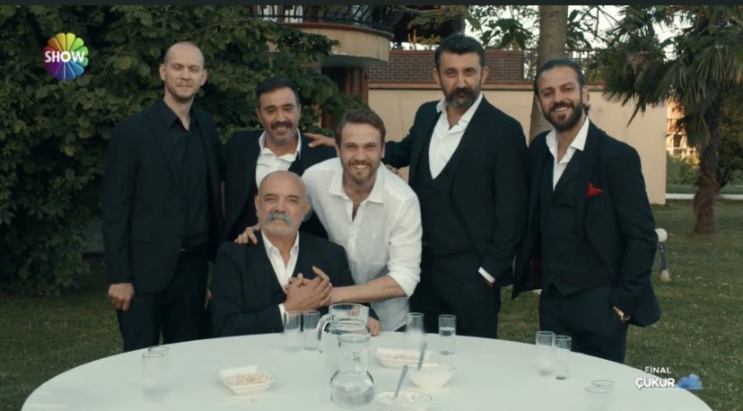 FatmaSongull's tweet photo. Elveda güzel insanlar 😭 #cukurveda #cukur https://t.co/jh3pza8vSc