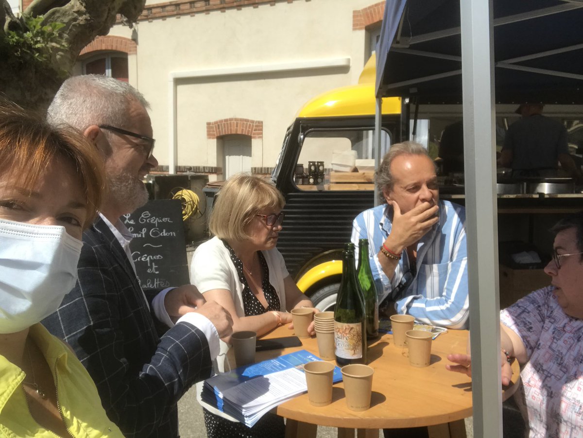 VLacroute's tweet photo. @avecValerie 
On accélère la campagne 🇫🇷 !Souppes/Loing, Egreville &amp; Grez/Loing … 
Pour présenter le projet de @vpecresse 🚀 pour la @iledefrance et celui de nos candidats Isoline &amp; Bernard aux élections départementales !
@IDF_Rassemblee
@77Rassemblee https://t.co/Xa59yRLRdJ