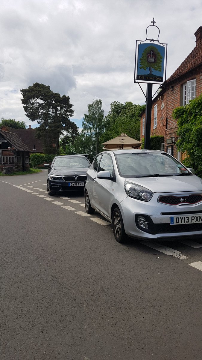 fliptop_21's tweet photo. What sort of parking is this? https://t.co/16vlxA5f0M