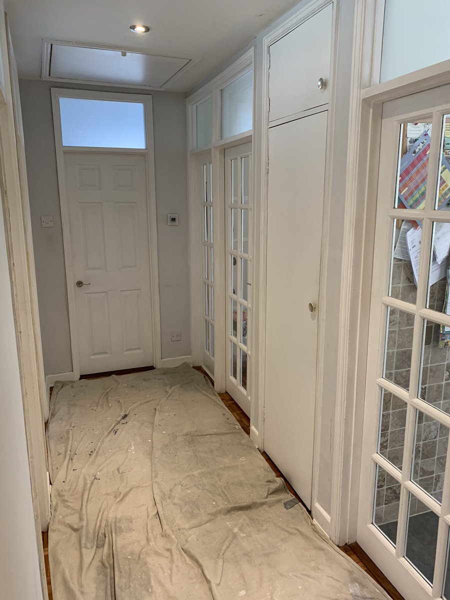 PHDecor8ing's tweet photo. Newly completed hallway. All painted with @PPG @JohnstonesPaint and doors finished with @TwoFussyBlokes rollers. Acrylic Durable emulsion I’m ‘Anthracite’ and ‘New Chalk’. Woodwork finished in Aqua Satin in white and doors finished in Aqua Satin in ‘Anthracite’ https://t.co/38o0Wce9tk