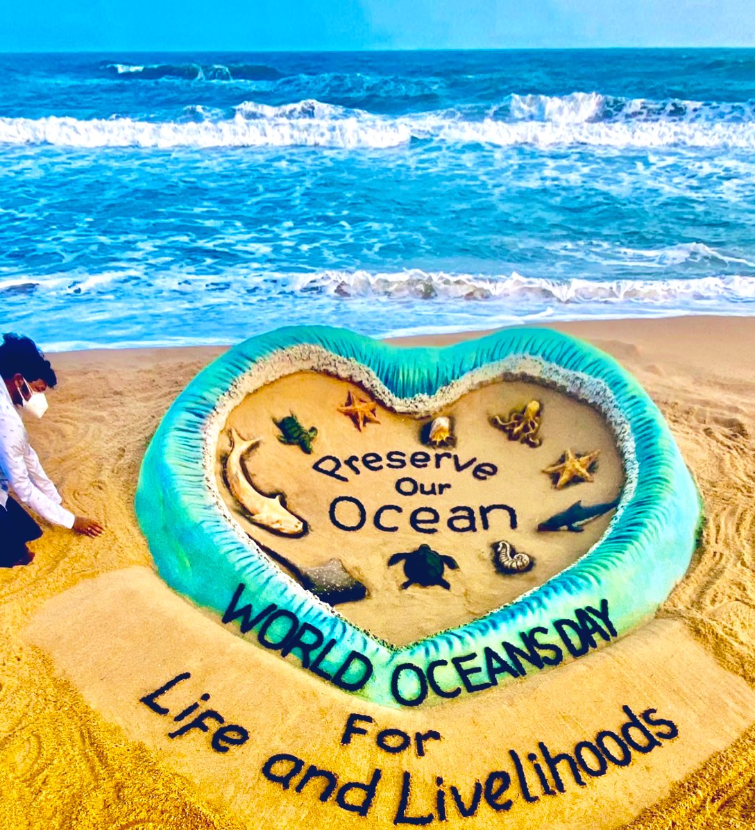 sudarsansand's tweet photo. Today is #WorldOceansDay, let’s celebrate and Preserve our oceans for sustainability. My SandArt at Puri beach in Odisha India . https://t.co/PnzWeONx56