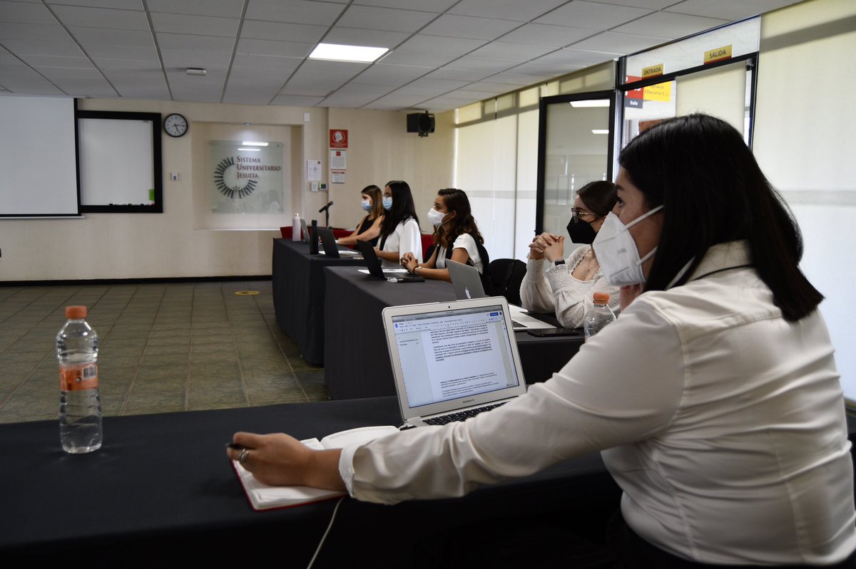ceal_iberoleon's tweet photo. Hoy nos reunimos con los integrantes del Comité de Participación Ciudadana del Sistema Estatal Anticorrupción para dar seguimiento a la propuesta que estamos generando en conjunto.

#CEAL
#IberoLeón
#anticorrupción
#ParticipaciónCiudadana https://t.co/yc3FPZQCtv
