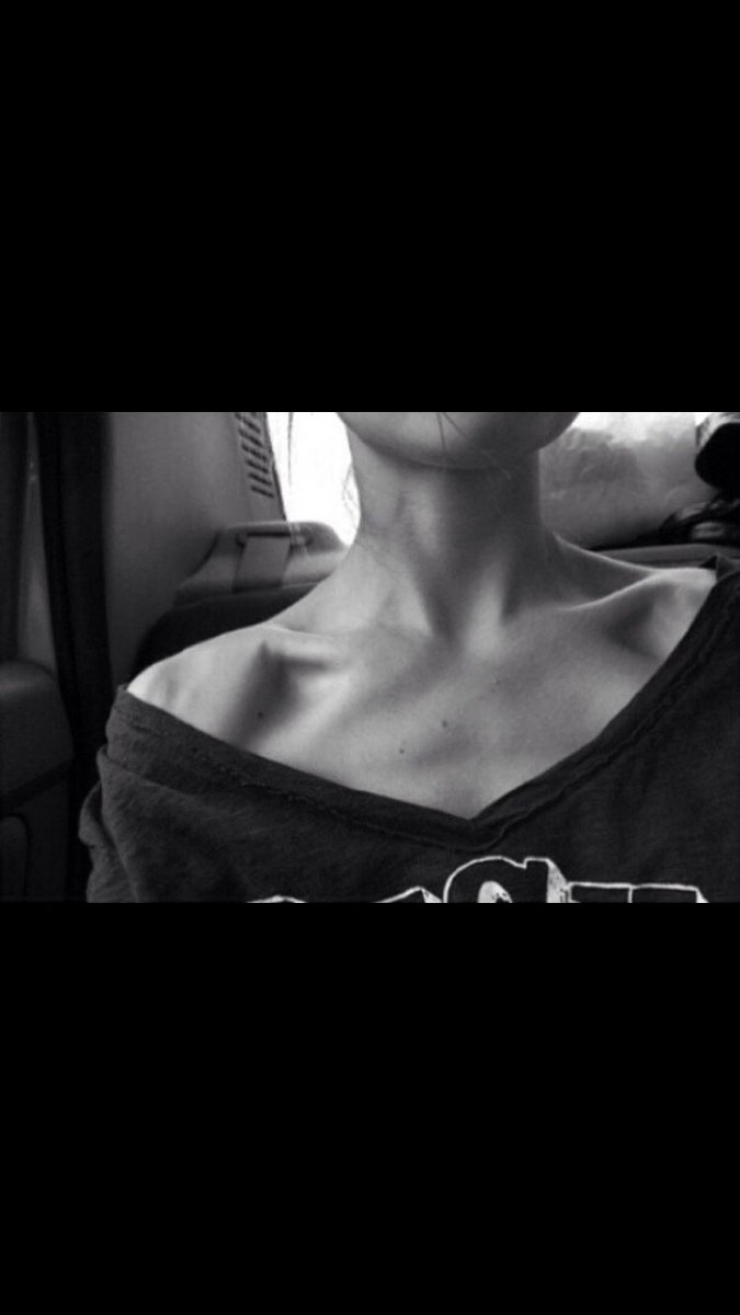 theartofpainn's tweet photo. #thinspo #skinnyspo #collarbones #collarbonespo #ana #anorexia #anorexic #proana #probone #bonespo #bone #starving #skinnylove #starvingforana #skinnygirls #skinnyteens #thinteens #thingirls #ed #edtwt #edtw #eatingdisorder https://t.co/L0fT3T62tM