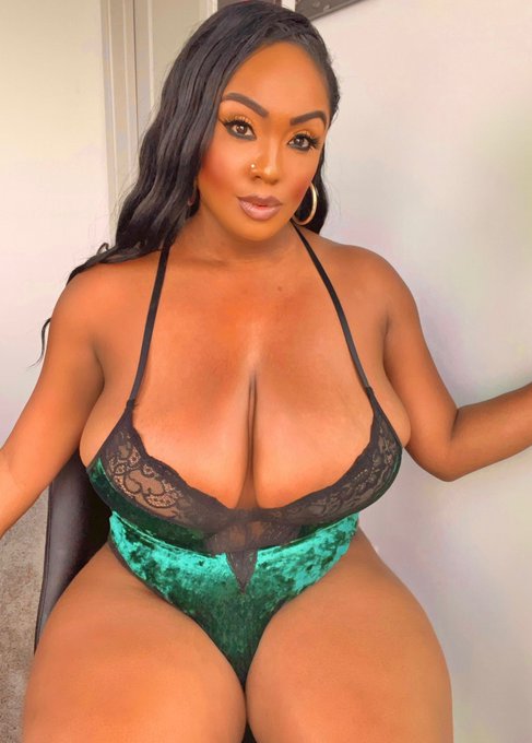 You guys like this color on me ? 🍀💚😍 https://t.co/7JOFra1Jqo #green #monday #dallas #texas #allnatural<a href="/tag/texas"class="tags"><span>#texas</span></a><a href="/tag/green"class="tags"><span>#green</span></a><a href="/tag/allnatural"class="tags"><span>#allnatural</span></a><a href="/tag/dallas"class="tags"><span>#dallas</span></a><a href="/tag/monday"class="tags"><span>#monday</span></a>