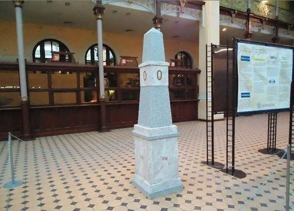 holstomer2005's tweet photo. Верстовой столб на территории главпочтамта
С 1714 года именно это место считалось центром, "сердцем" не только Петербурга, но и России
От этого мраморного столба и сейчас отсчитываются все расстояния от Петербурга до иных населённых пунктов
Адрес: Нулевая верста. ул.Почтамтская,9 https://t.co/jjagOipar0