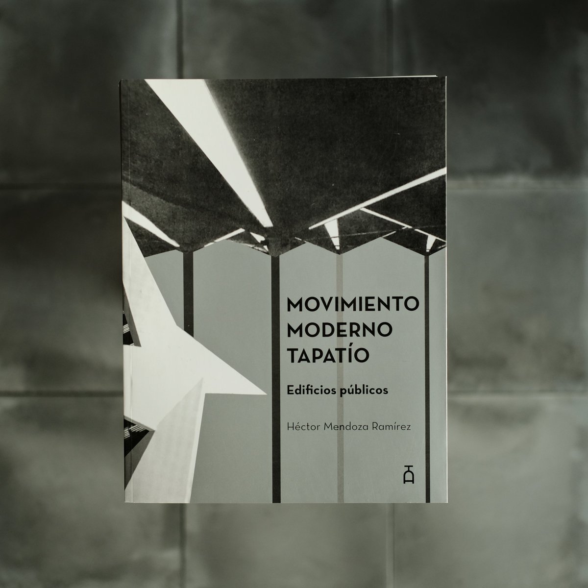 LOPALibreria's tweet photo. Movimiento Moderno Tapatío • Edificios Públicos • #Arquitonica • Héctor Mendoza Ramírez • Nos encanta este libro que es una gran ventana a la #ArquitecturaTapatía sus principales personajes y edificios. Es un gusto tenerlo a la venta en LOPA https://t.co/OQEd1JAymd