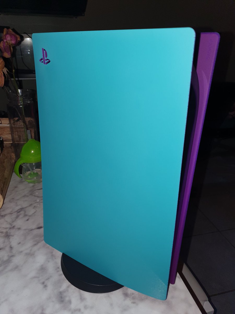 Pixeletiao's tweet photo. A little DIY PS5 Color Scheme with Plastidip.

#PS5
#Sony
#PlayStation 
#DIY https://t.co/LqOBnWbKJf