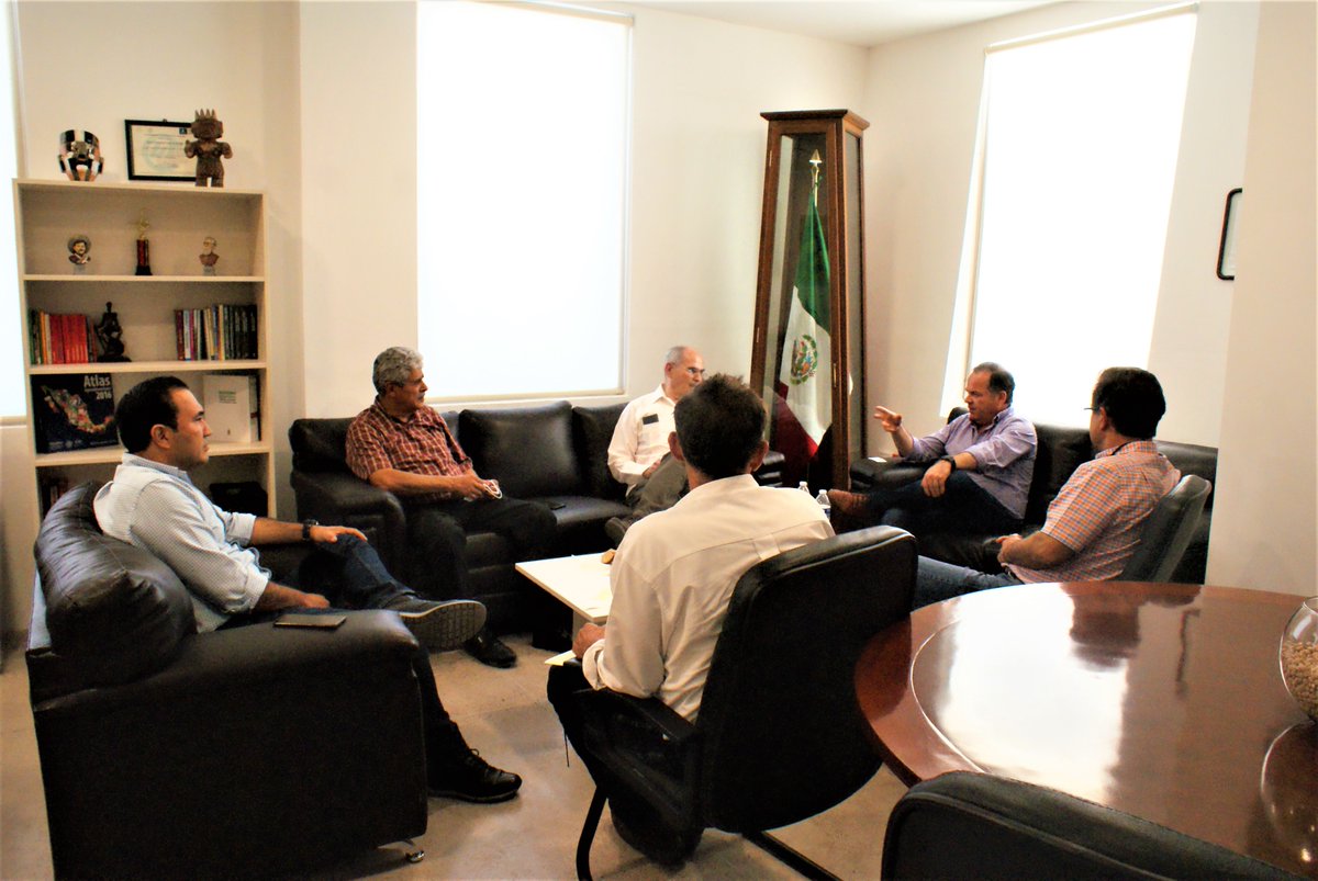 Por instrucciones del gobernador <a href="/QuirinoOC/">Quirino Ordaz Coppel.</a> el titular de la <a href="/saygsinaloa/">SAyG Sinaloa</a> <a href="/jeovanrosas/">Jeovan Rosas</a>  se reunió con el director general de <a href="/conaza_gob/">CONAZA</a> Ramòn Sandoval y los dirigentes de <a href="/CaadesSinaloa/">Caades Sinaloa, A.C.</a> y <a href="/aarcrioculiacan/">Agricultoresculiacan</a> con quienes analiza detalles del programa de #Bombardeodenubes