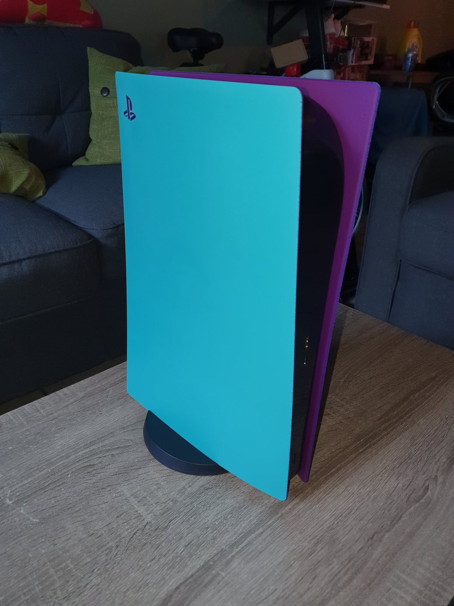 Pixeletiao's tweet photo. A little DIY PS5 Color Scheme with Plastidip.

#PS5
#Sony
#PlayStation 
#DIY https://t.co/LqOBnWbKJf