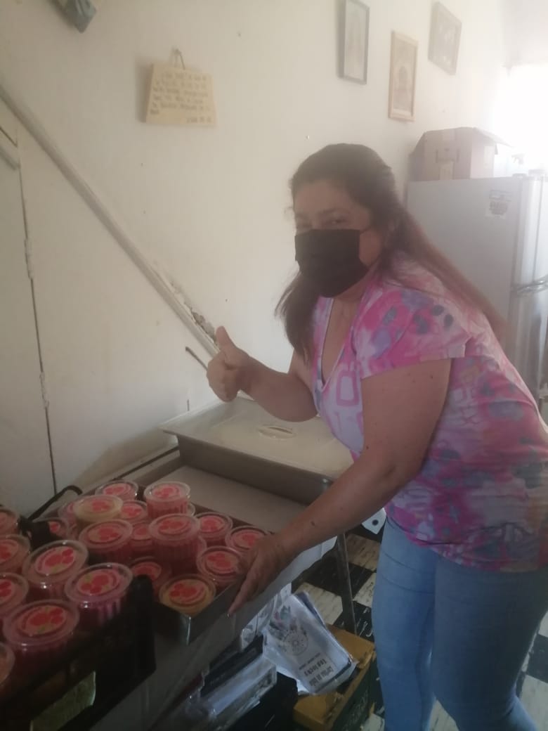 cordon7cerrosv1's tweet photo. Los días lunes la olla Vecinal por el Cordón 7 Cerros sale desde la Junta de Vecinos de Recreo Rodríguez y desde la casa de la vecina Marcela en calle Bossuet. Recuerde que si quiere aportar puede llevar donaciones a las sedes donde se realiza la olla #Valparaiso #ollacomun #C7C https://t.co/Rdm8hAzAJa