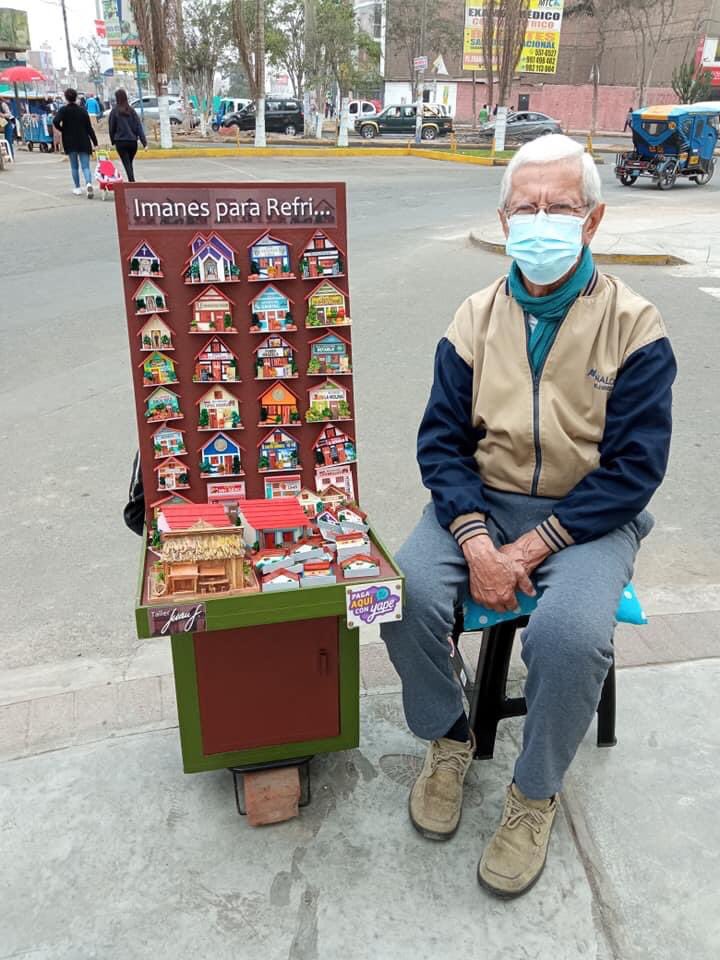Gavaldivia's tweet photo. Juan José, hace éstos hermosos imanes para la refri y otras cosas artesanales que deseen pedirle. 
Sólo está de 3-6 pm en el metro de belaúnde en comas.  Su número es 918836685.
Apoyen y compartan. 😌 https://t.co/XwOPZPPQm8
