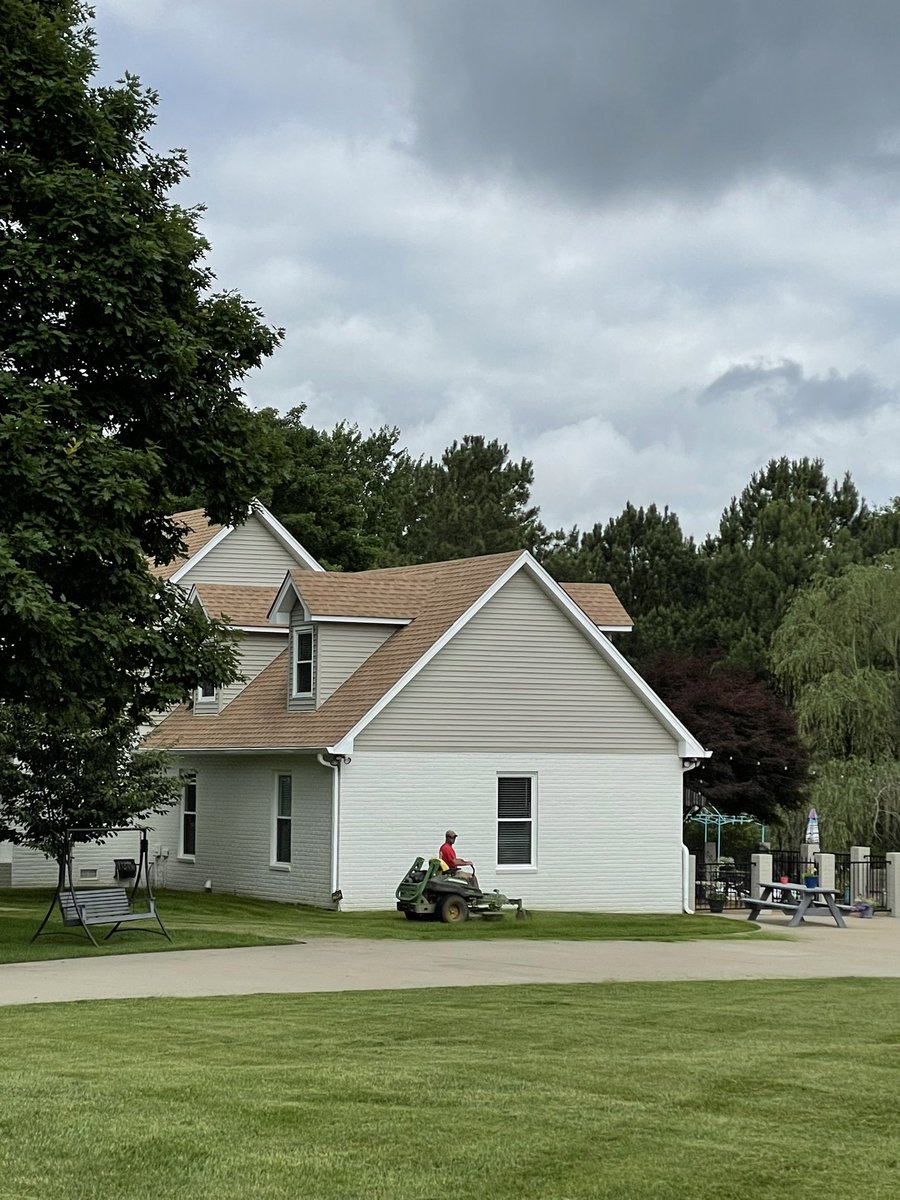 Custom Lawn Care LLC - Landscape Design | Springfield, TN customlawncaretn.com/#.YL6oGlj6ozQ.…

This guy makes The Green Acres beautiful!!