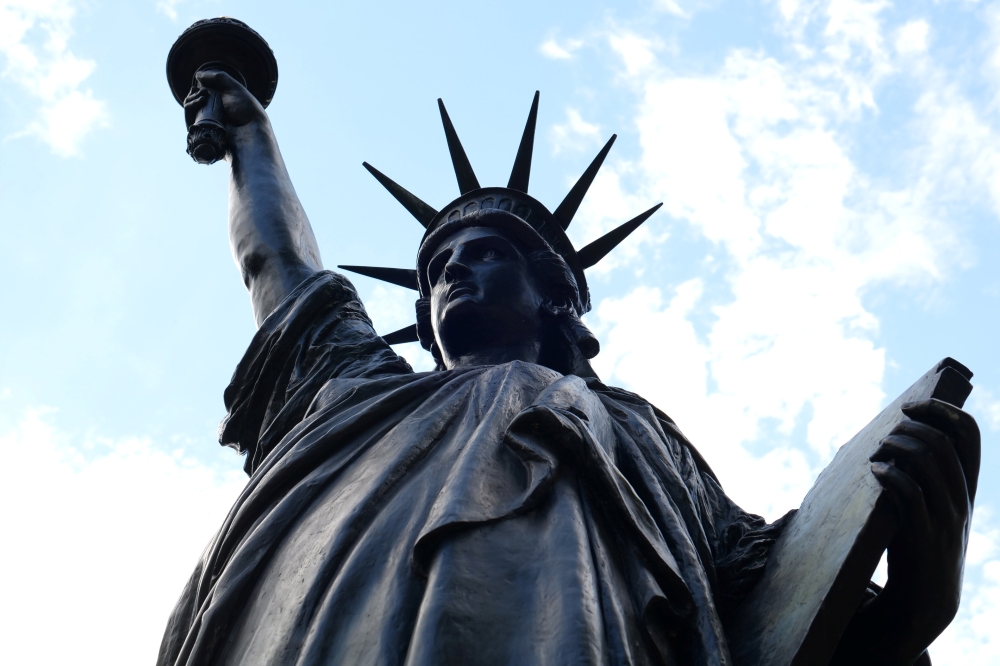 فرنسا ترسل نموذجا مصغرا لتمثال الحرية إلى أمريكا مستقبل الإعلام يبدأ من اليوم