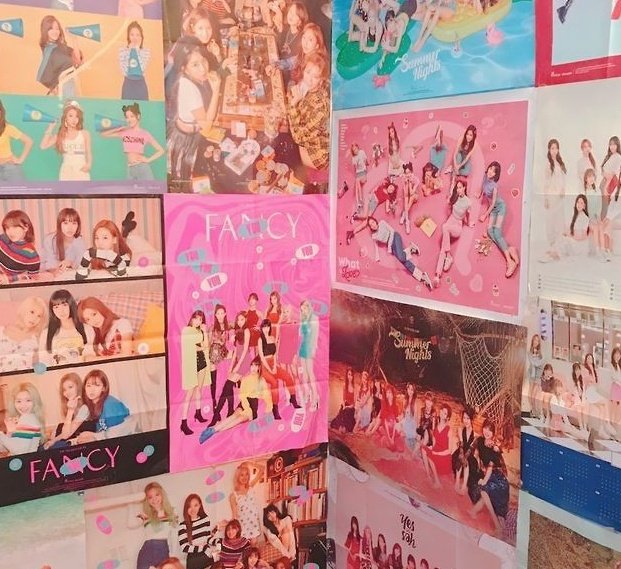 agustdmialfa's tweet photo. ¿ir a un concierto o tener toda la merch? https://t.co/5NawUexTSl