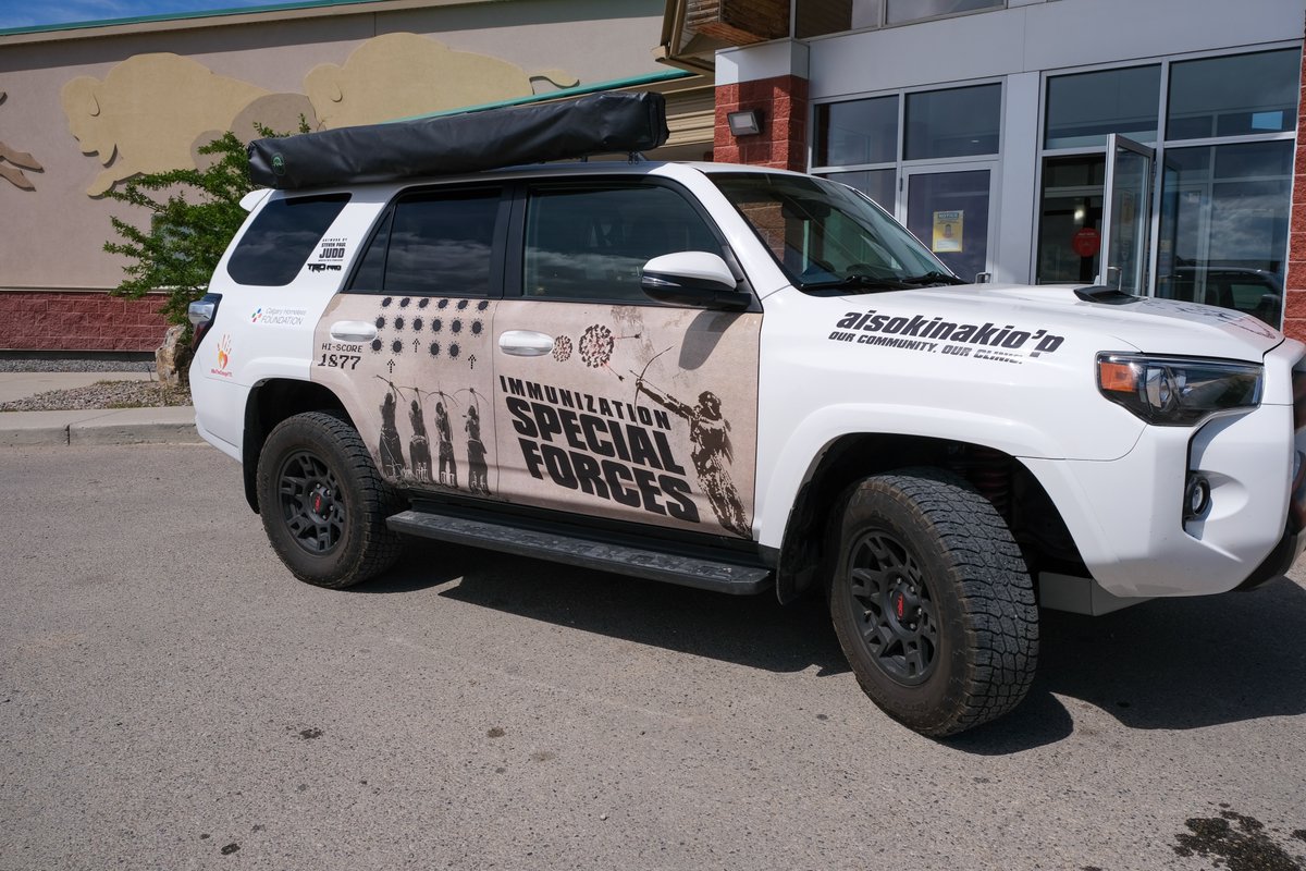 Siksika_Nation's tweet photo. Siksika Health Services unveiled the mobile Special Forces unit to provide COVID-19 vaccines for marginalized people in Siksika. The mobile unit is in partnership with the Aisokinakio'p immunization clinic. https://t.co/TkH76qruI8 https://t.co/5Ztni7niTM