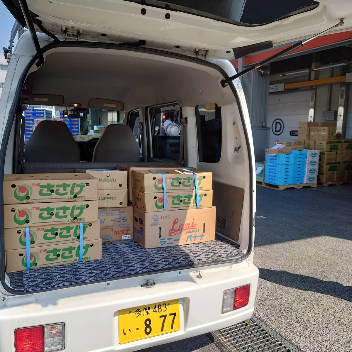 yoko_asianmeal's tweet photo. 朝イチ青果市場。十六ささげとぴちぴちの青バナナを仕入れてから、向かいますよ。
#AsianMeal商品案内
#火曜日はバナナの日
#philippines🇵🇭 #saba #greenbananas
#沖縄県産 #十六ささげ #sitaw https://t.co/pN0c9H1lPe