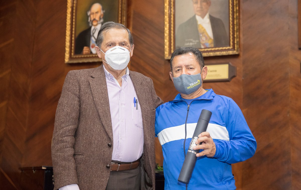 A nombre de Loja extiendo el reconocimiento al deportista Jordy Jiménez, quien nos representará en los Juegos Olímpicos Tokio 2020 1. Anhelo que este acto lo lleve en su corazón y sea un aliciente para que pueda lograr muchos más triunfos en su carrera deportiva.