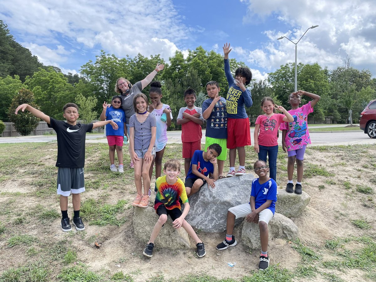 mrspuryearclass's tweet photo. Field day success! Even virtual kids came to join in on the fun! It’s so great to have some fun live and In person! @BryanRoadES https://t.co/A6vJYjIYbV