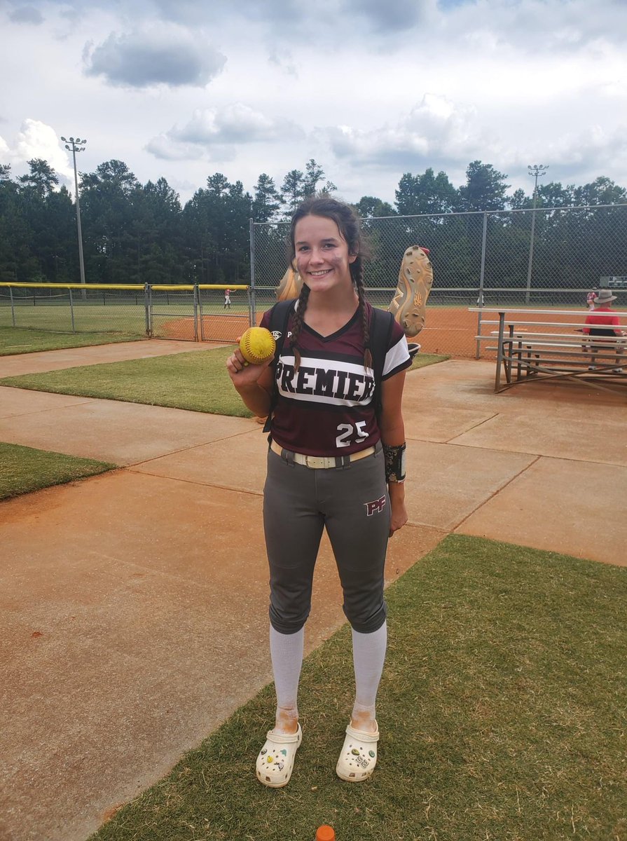 PremierLaws06's tweet photo. Congrat #25, Rylee Walker on your walk off bomb this past weekend! 💣 Keep it up kid! https://t.co/7BaIlDCrWb