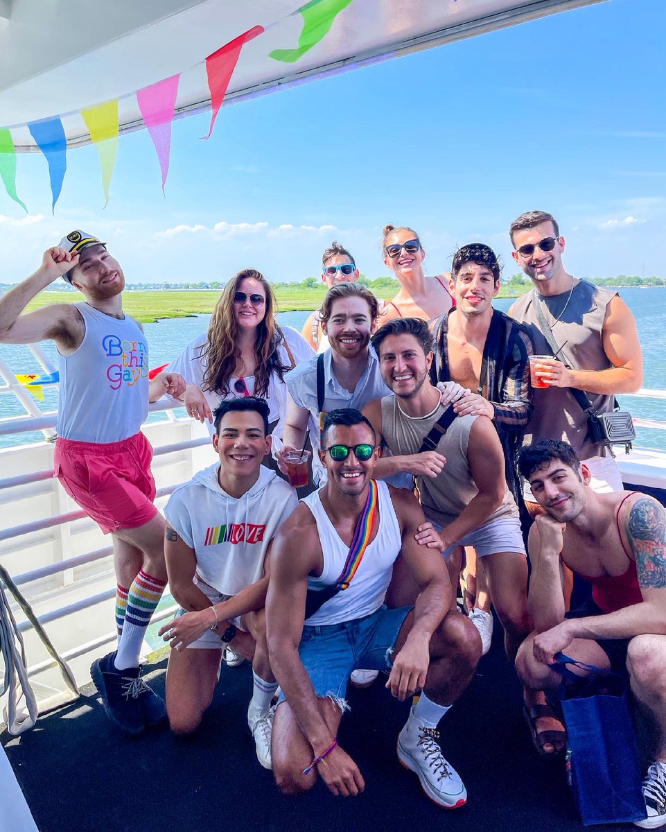 diegodowntown's tweet photo. A little afternoon TEA party out on the water aboard Freeport’s Sapphire Princess with these crazy crew members! Thanks for having us @BluePointBrewer! 🛥 😎 🏳️🌈 #GetLIIT #Pride #NYC #DiegoDowntown https://t.co/0G2UN9RUAb