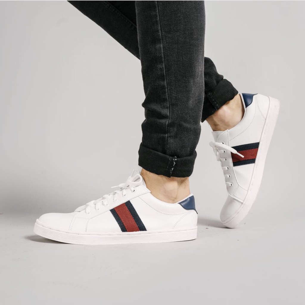 txtdaricowok's tweet photo. ⬜️REKOMENDASI SEPATU PRIA PUTIH BRAND LOKAL 👞

beberapa rekomendasi sepatu putih dari brand lokal, low budget banget.

-- a thread -- https://t.co/iW4s3aTosq