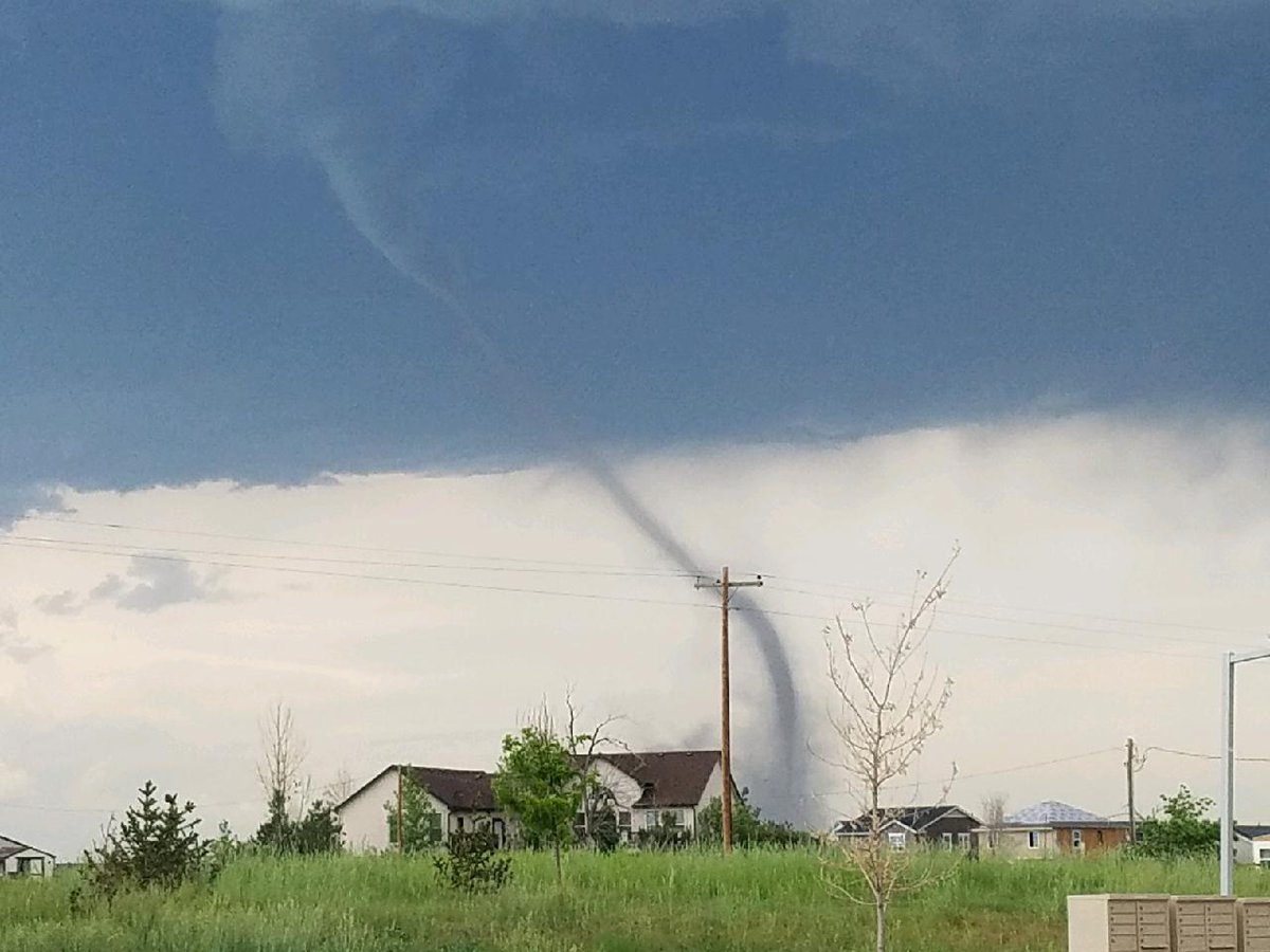 CaraRyanW's tweet photo. Tornado chasing in the Longmont area @DenverChannel https://t.co/OxHHdVDptv