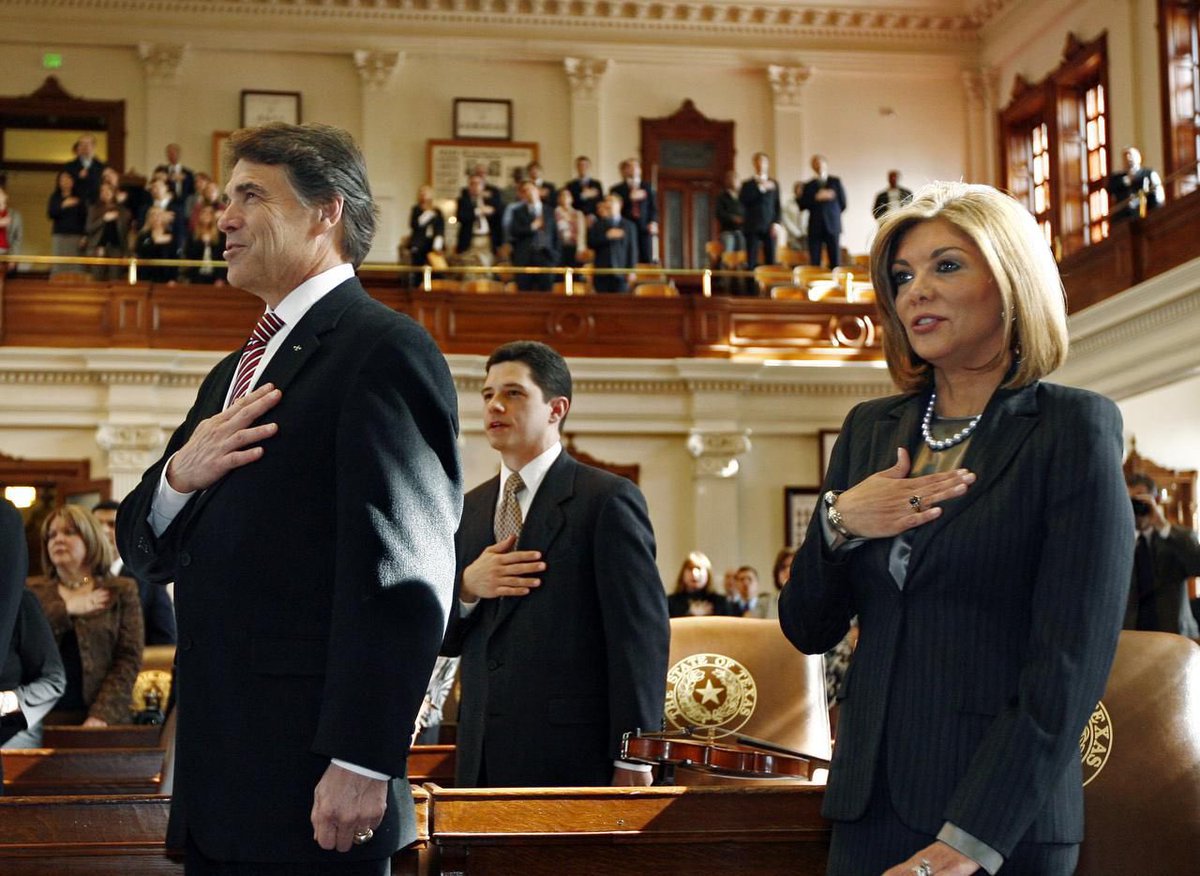 BrettBusby's tweet image. Thanks and best wishes to my friend @JusticeGuzman, who is leaving #SCOTX this Friday. Texas is the beneficiary of her 22 years of distinguished judicial service, and I appreciate her wise counsel, her invitation to play🎻at her investiture, and the opportunity to serve with her.