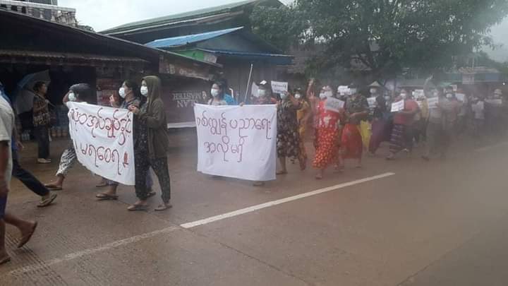 saiphyoezin's tweet photo. Marching anti-coup strike by residents in Kanpauk district, Yayphyu, Dawei.
#RejectCoupRejectASEAN
#WhatsHappeningInMyanmar
#June8Coup
https://t.co/dS0NZJcxiB