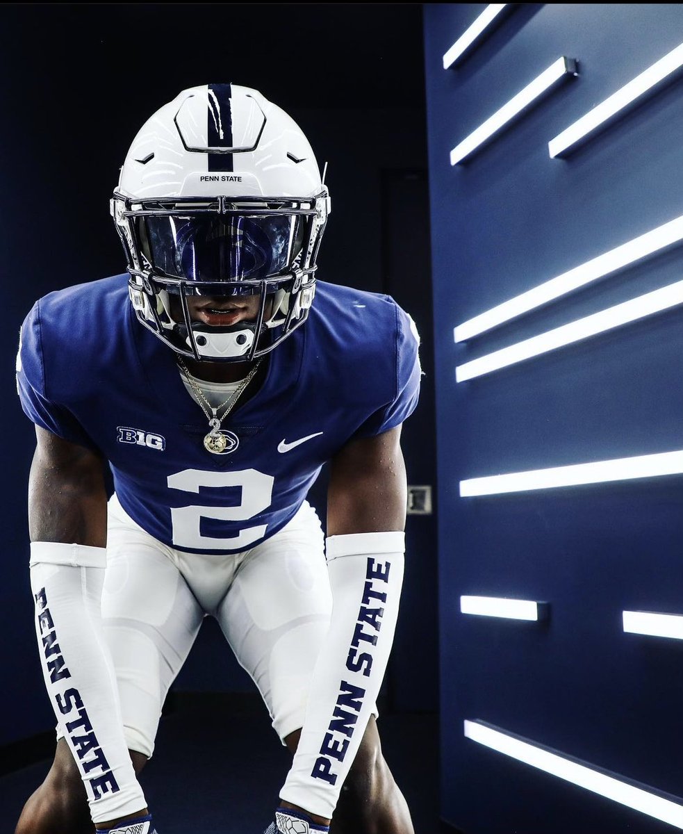 CoachEddie2's tweet photo. 💙🤍💙🤍🔥🔥🔥2️⃣Life BIG LAB🎨@rodZilla03 @PennStateFball showing love‼️❤️‍🔥 #Roddie #SniperRod #DiamondSteppa #TheSet #TheCraftsmanFamily @OscarSmithFB https://t.co/BSDBheaNUr