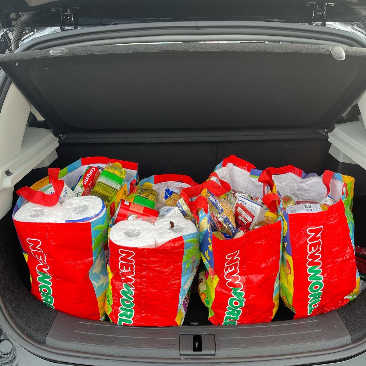 SuvaRotaract's tweet photo. Last weeks COVID LOCKDOWN project. Providing groceries to affected members within the Waila Housing Isolation Zone. Considering all COVID safe measures. ✅ #Rotatact #Lockdown2021 https://t.co/PwRpiRVGOg