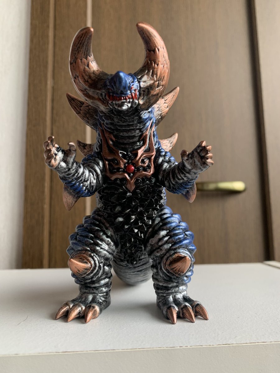 kj_type_null's tweet photo. スカルゴモラ

やっと納得行く感じにできた
ジョーズっぽい色で好き
4枚目のしっぽの所が特に好き
#あなたのソフビ紹介 https://t.co/G6QR1Bf18b