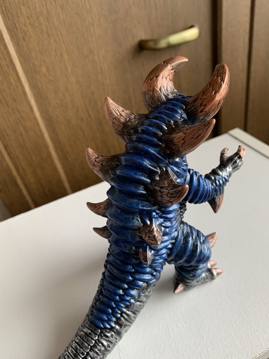 kj_type_null's tweet photo. スカルゴモラ

やっと納得行く感じにできた
ジョーズっぽい色で好き
4枚目のしっぽの所が特に好き
#あなたのソフビ紹介 https://t.co/G6QR1Bf18b