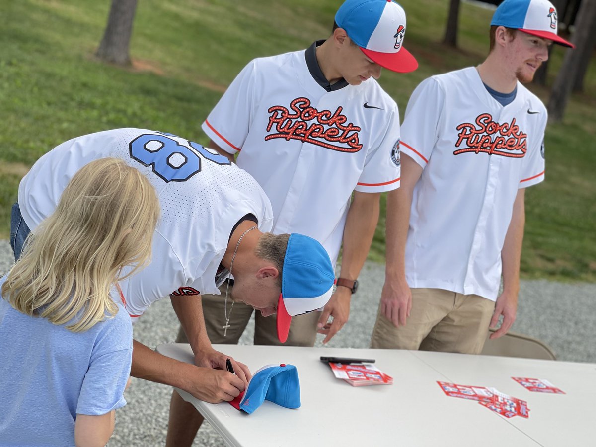 GoSockPuppets's tweet photo. This weekend our fans showed they were the best! Today, during the off day we decided to take the players out to support our local Little League Takeover #commUNITY #SockinglyFun https://t.co/xILddCPDFH